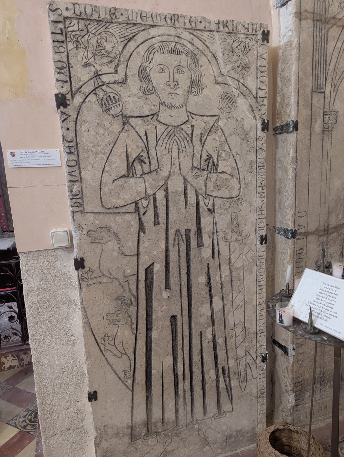 Gisant de Ferry de Seignelay, 1232